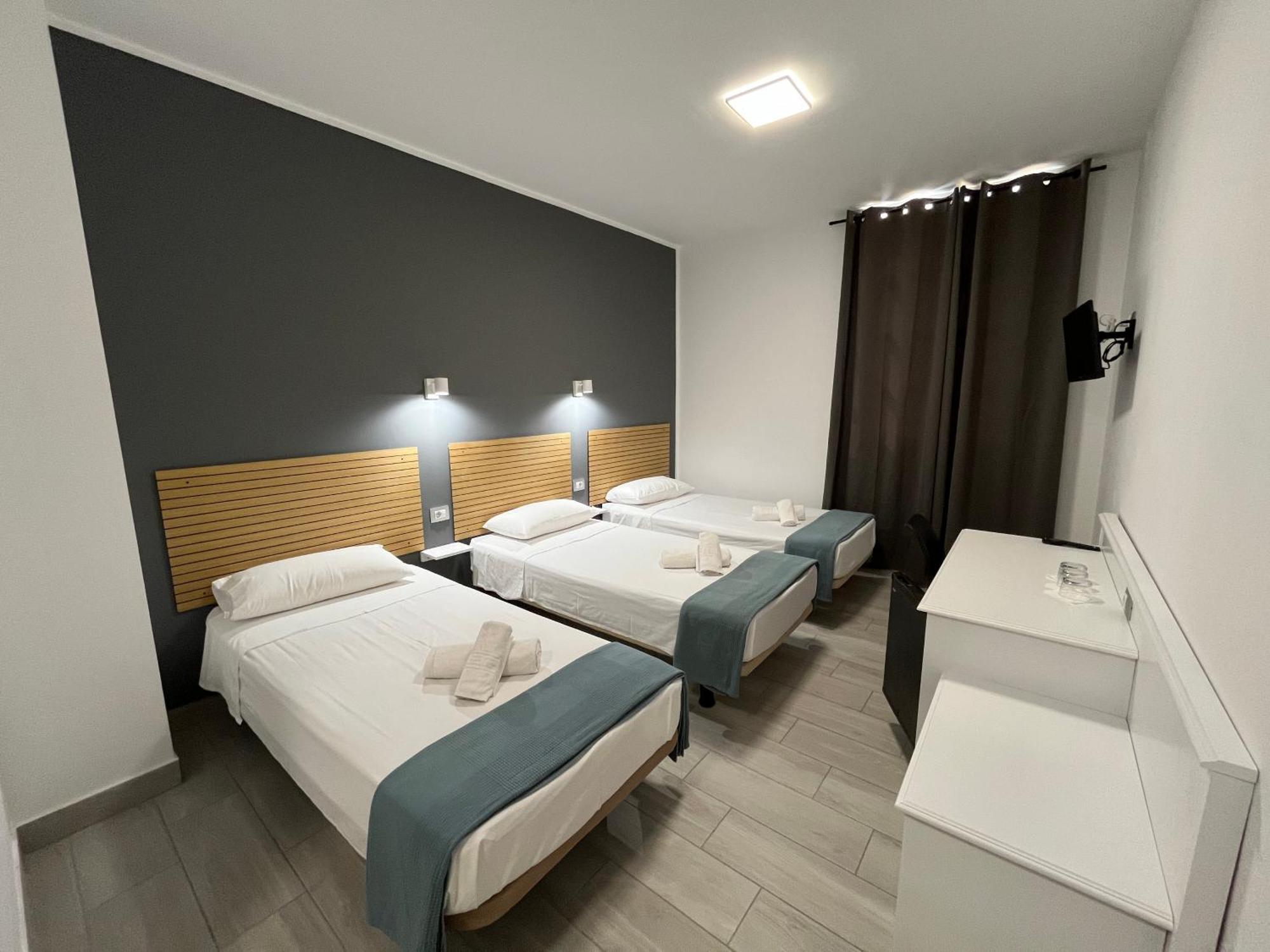 Cassandra Hotel *